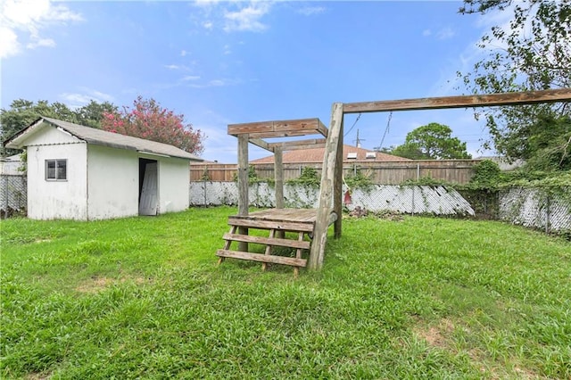 view of yard with a storage shed