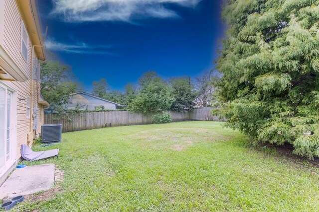 view of yard featuring central AC unit