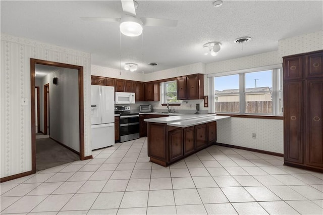 kitchen with white appliances, a textured ceiling, kitchen peninsula, sink, and ceiling fan