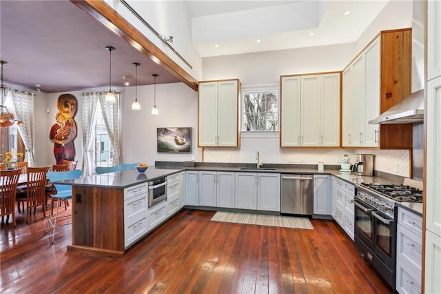 kitchen featuring pendant lighting, sink, stainless steel appliances, and kitchen peninsula