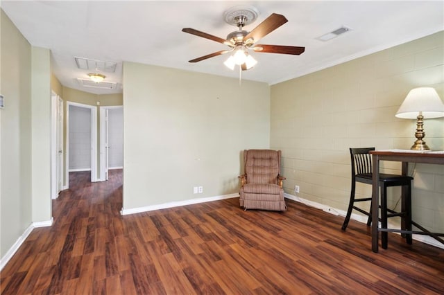 unfurnished room with dark wood-type flooring and ceiling fan