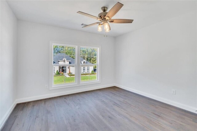 unfurnished room featuring wood-type flooring and ceiling fan