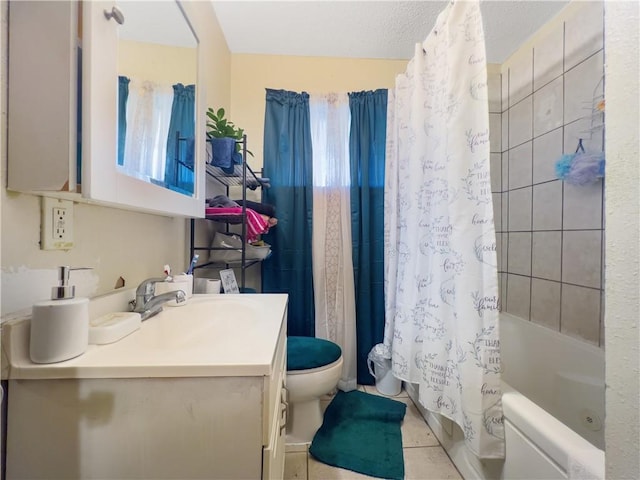 4651 Lancelot Dr, New Orleans, LA 70127 - full bath with toilet, vanity, healthy amount of natural light, and shower / tub combo with curtain