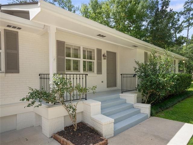 doorway to property featuring a porch