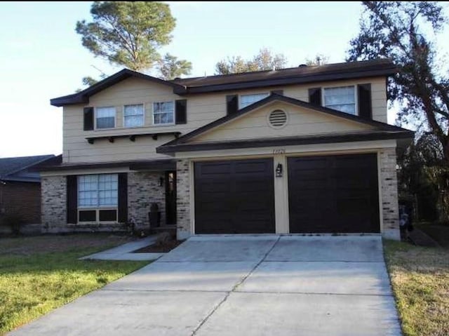 view of front facade featuring a garage