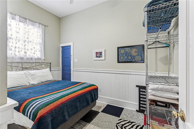 bedroom featuring ceiling fan