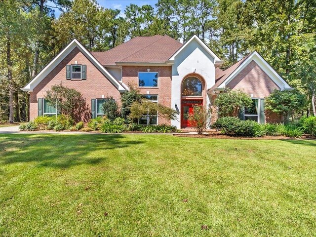 view of front of house with a front lawn