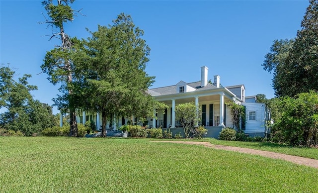 view of front of house with a front lawn and covered porch