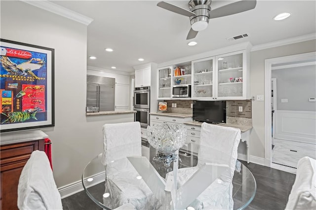 dining room with recessed lighting, visible vents, a ceiling fan, and ornamental molding