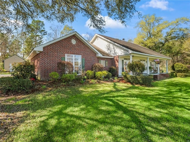 view of front of property with a front yard