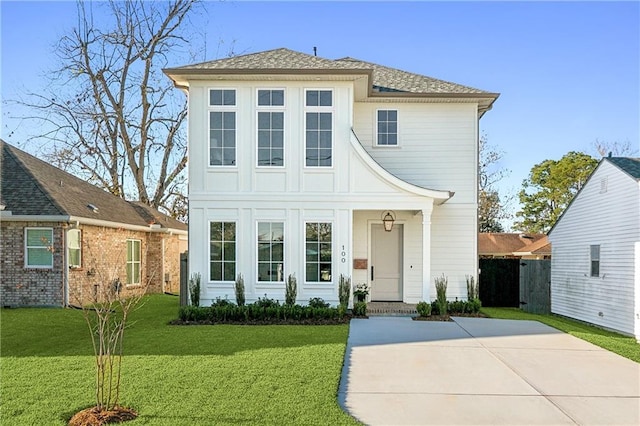 view of front of house featuring a front lawn