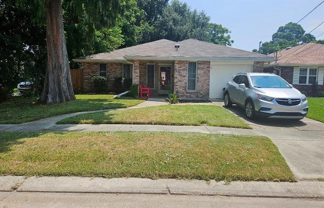 ranch-style home featuring a front lawn