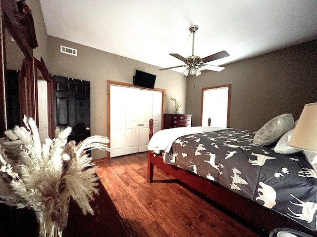 bedroom featuring hardwood / wood-style flooring, ceiling fan, and a closet