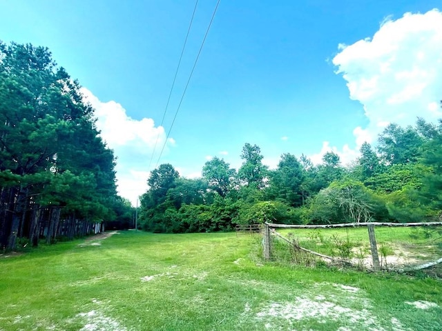 view of yard featuring a rural view