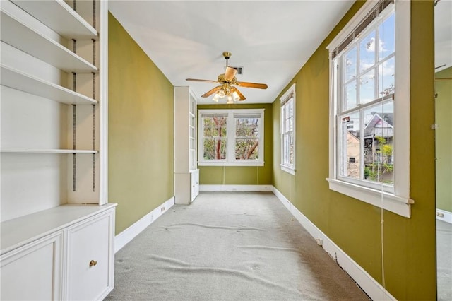 sunroom with ceiling fan