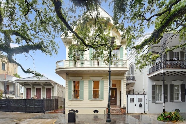 view of front of house with a balcony