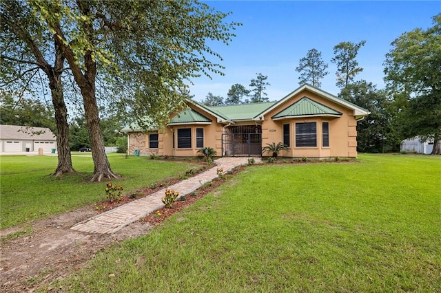 view of front of property with a front lawn