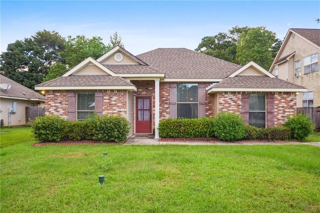 view of front facade featuring a front yard