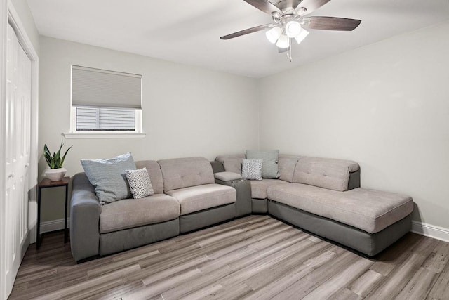 living room featuring light hardwood / wood-style floors and ceiling fan