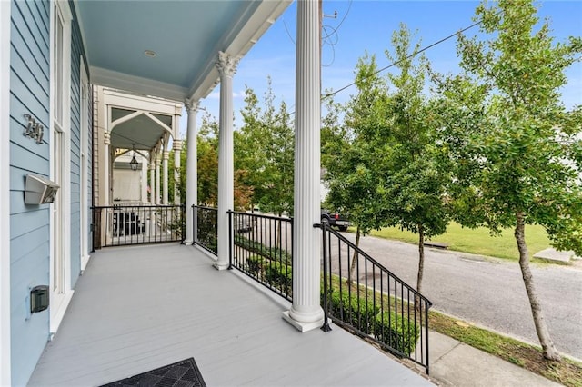 balcony featuring covered porch