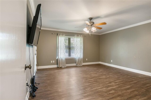 empty room with ceiling fan, dark wood-type flooring, and crown molding