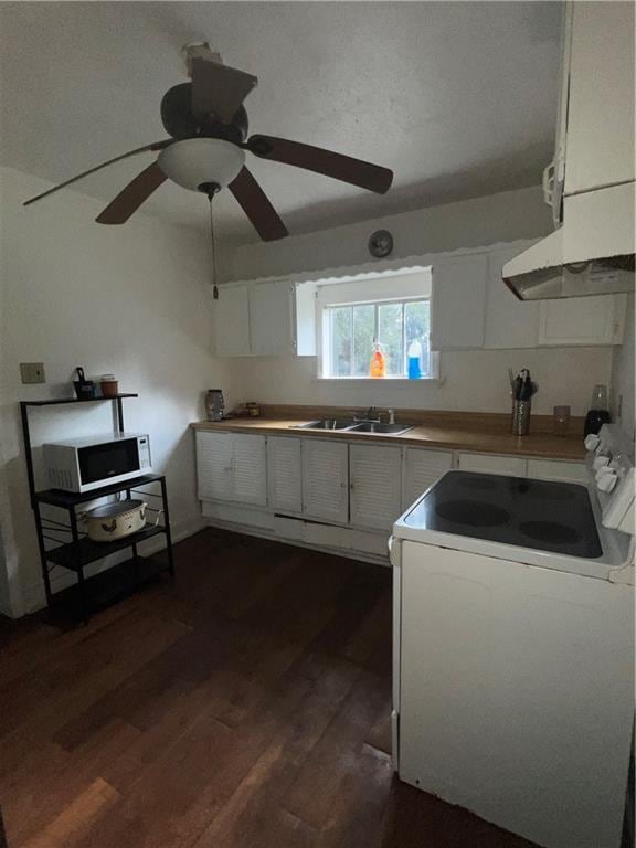 kitchen featuring dark hardwood / wood-style floors, sink, white cabinets, white appliances, and ceiling fan