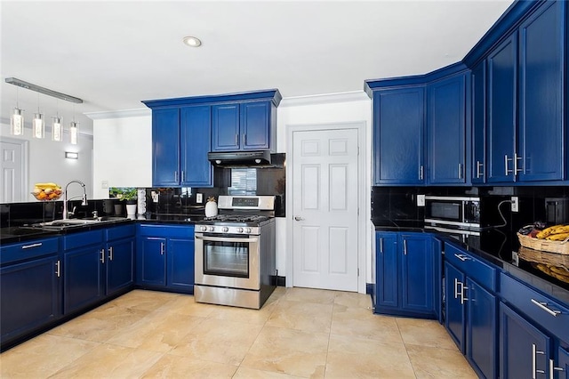 kitchen with backsplash, blue cabinetry, stainless steel appliances, crown molding, and sink