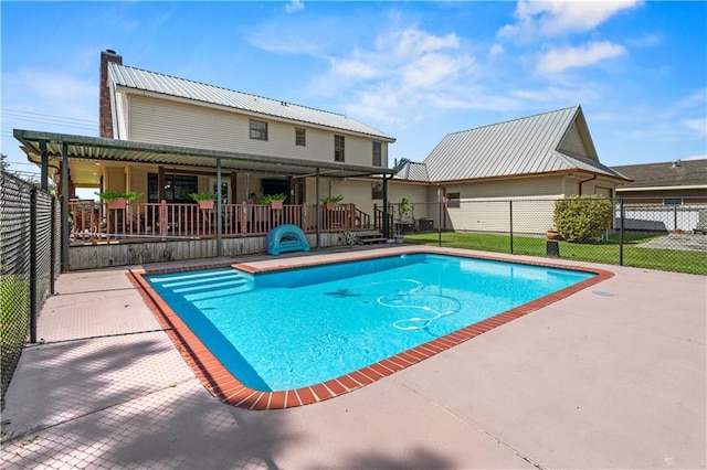 view of swimming pool with a patio, covered porch, and a yard