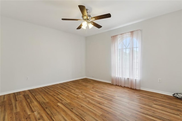 unfurnished room featuring light hardwood / wood-style flooring and ceiling fan