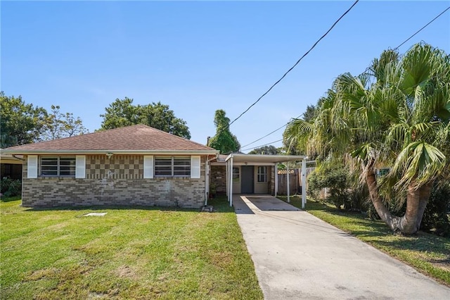 view of front of property featuring a front lawn and a carport