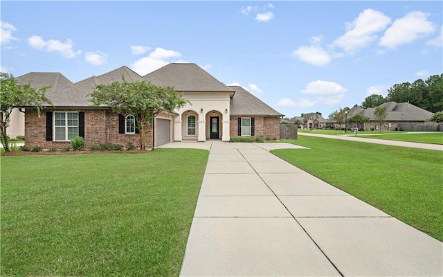 view of front of home featuring a front yard and a garage