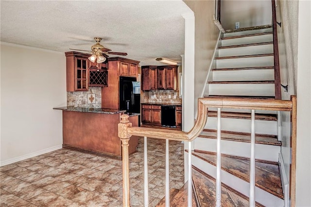 kitchen with kitchen peninsula, black appliances, backsplash, crown molding, and ceiling fan