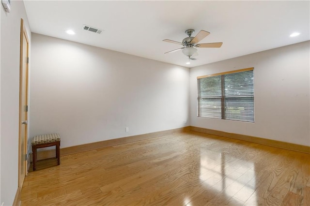 unfurnished room featuring light hardwood / wood-style flooring and ceiling fan