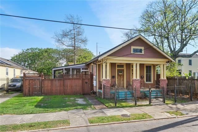 bungalow-style house featuring covered porch