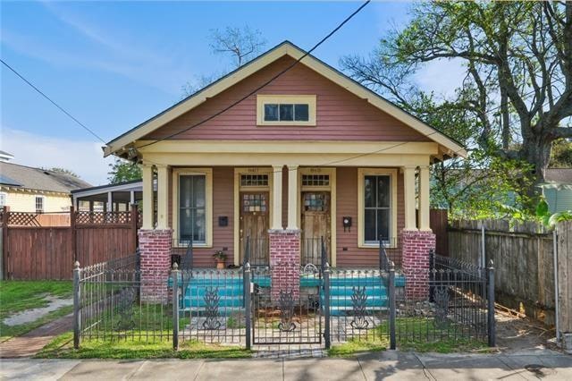 bungalow featuring covered porch