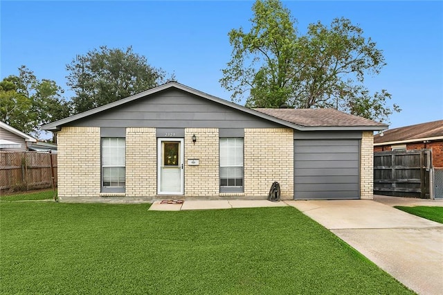 view of front of house featuring a front yard