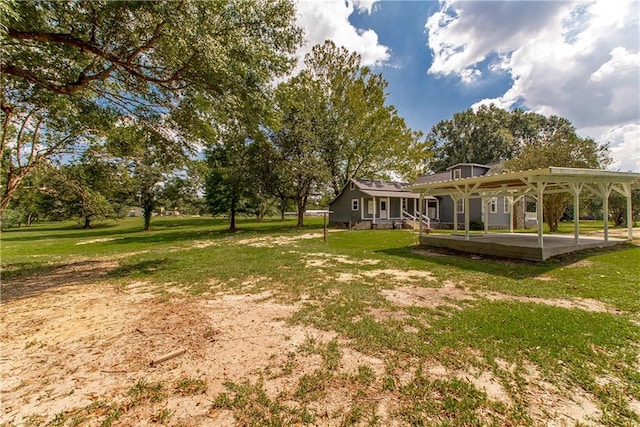 view of yard featuring a patio area