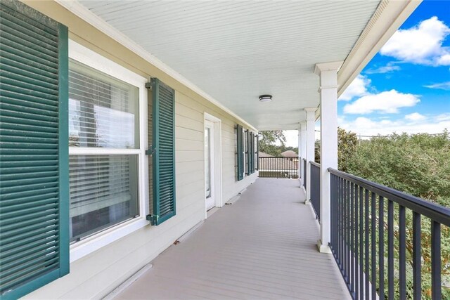 balcony featuring covered porch