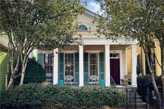 view of front facade with covered porch