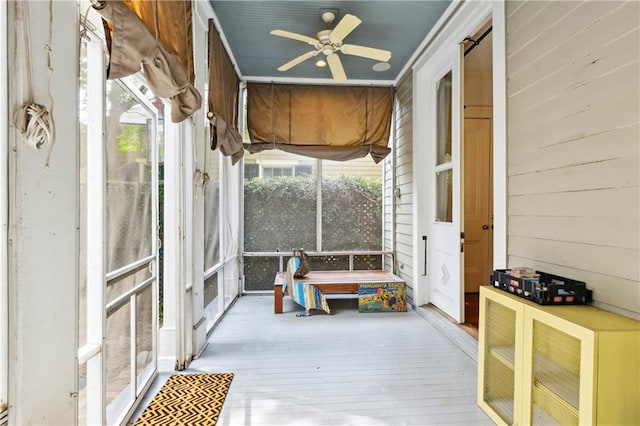 sunroom / solarium with ceiling fan