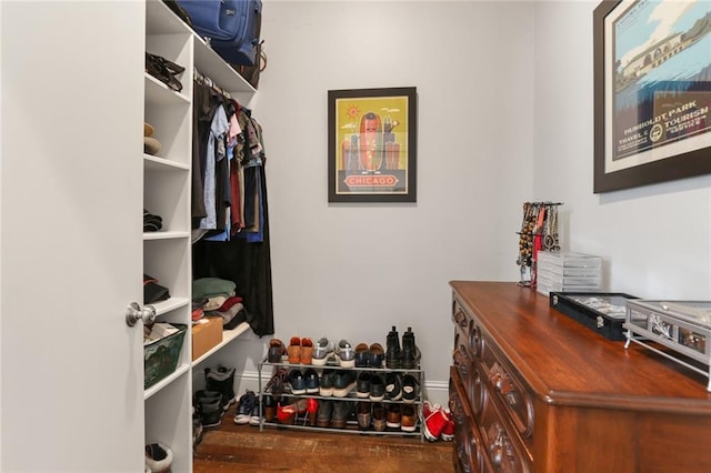 walk in closet with dark hardwood / wood-style flooring