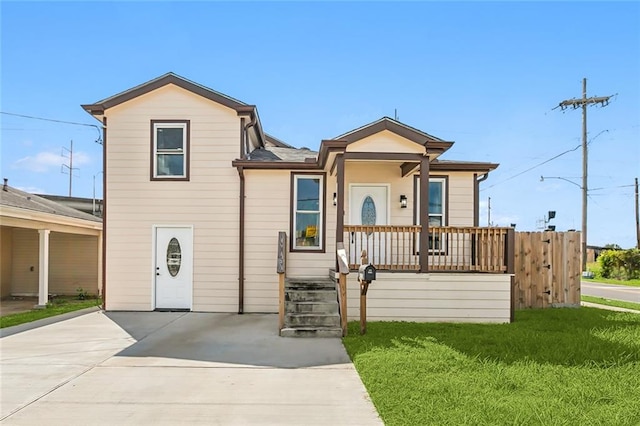 view of front of house with a front lawn