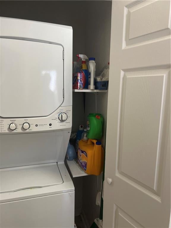 149 Avant Garde Cir Unit 149, Kenner, LA 70065 - laundry room with stacked washer / dryer