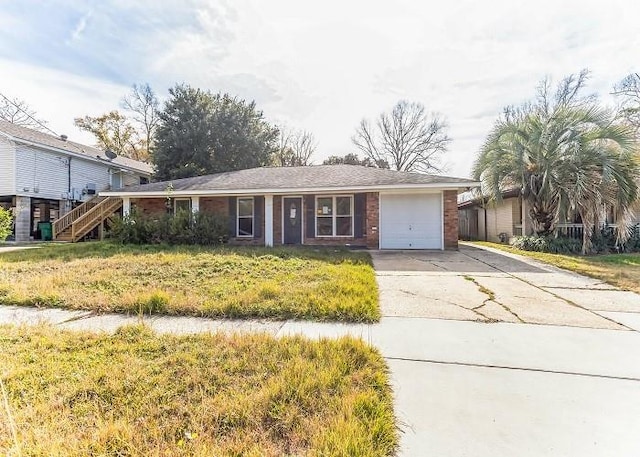 view of front of house with a front lawn and a garage