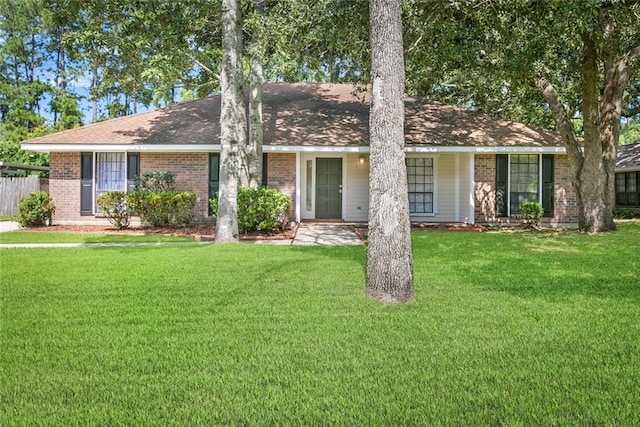 single story home with a front yard