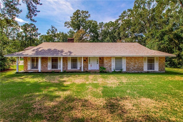 ranch-style house featuring a front lawn