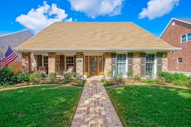 view of front facade featuring a front yard