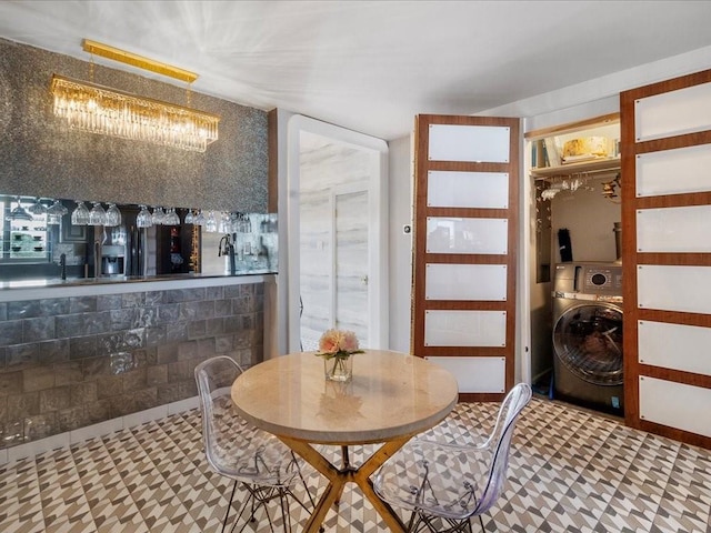 dining room with bar area and washer / clothes dryer