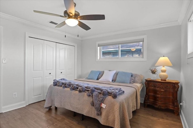 2016 Pelitere Cv, Chalmette, LA 70043 - bedroom featuring visible vents, baseboards, a closet, crown molding, and wood finished floors
