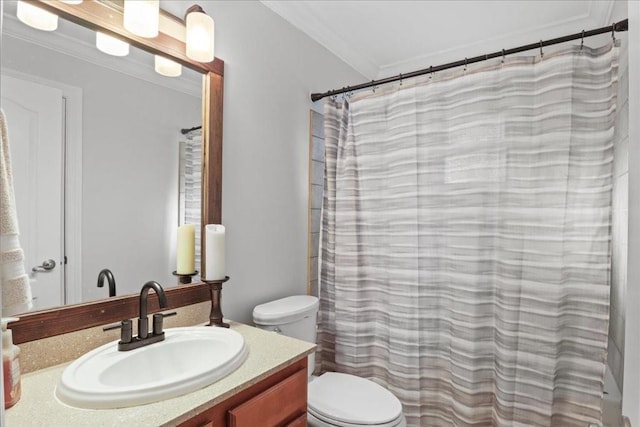 2016 Pelitere Cv, Chalmette, LA 70043 - bathroom featuring a shower with shower curtain, vanity, crown molding, and toilet